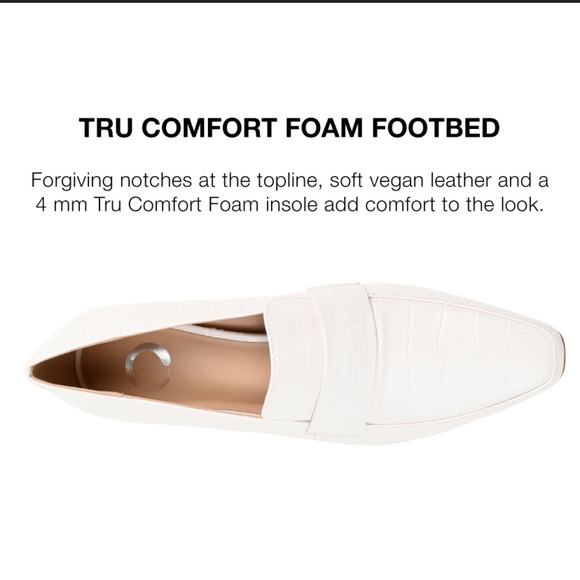 Journee Collection Celina Wide Width Kitten Heel - Picture 5 of 6